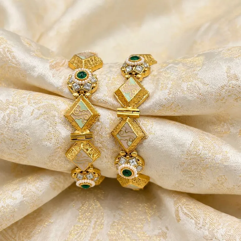 royal-meenakari-emerald-kada